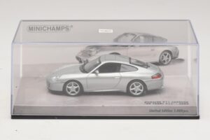 Porsche 911 996 Carrera 40.º Aniversário Prata Minichamps 1:43 436061070 Metal - imagem 5 de 5