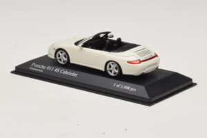 Porsche 911 997 Carrera 4S Cabriolet Branco Minichamps 1:43 400066431 Metal - imagem 3 de 4