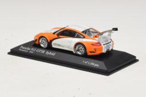 Porsche 911 997 GT3 R Hybrid Presentation 2010 Minichamps 1:43 410108900 Metal - imagem 3 de 4