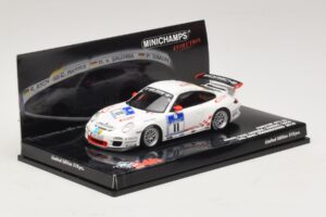 Porsche 911 997 GT3 RS #11 24 Hours Nurburgring 2010 Minichamps 1:43 437106711 Metal - imagem 2 de 5