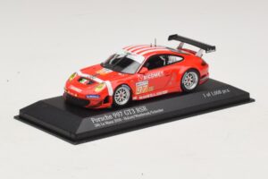 Porsche 911 997 GT3 RSR GT2 #97 M. Holzer / R. Westbrook 24 Hours of Le Mans 2010 Minichamps 1:43 410106997 Metal - imagem 2 de 4
