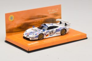 Porsche 911 GT1 #25 B. Wollek / T. Boutsen / H-J. Stuck 24 Hours of Le Mans 1996 Minichamps 1:43 403966625 Metal - imagem 2 de 5