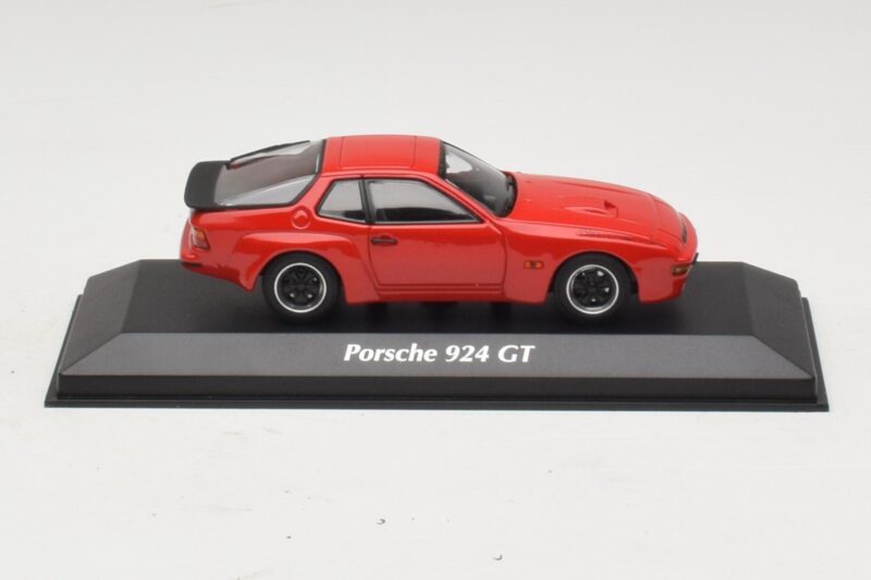 Porsche 924 GT Vermelho Maxichamps 1:43 Porsche 924 GT Vermelho Maxichamps 1:43 940066120 Metal