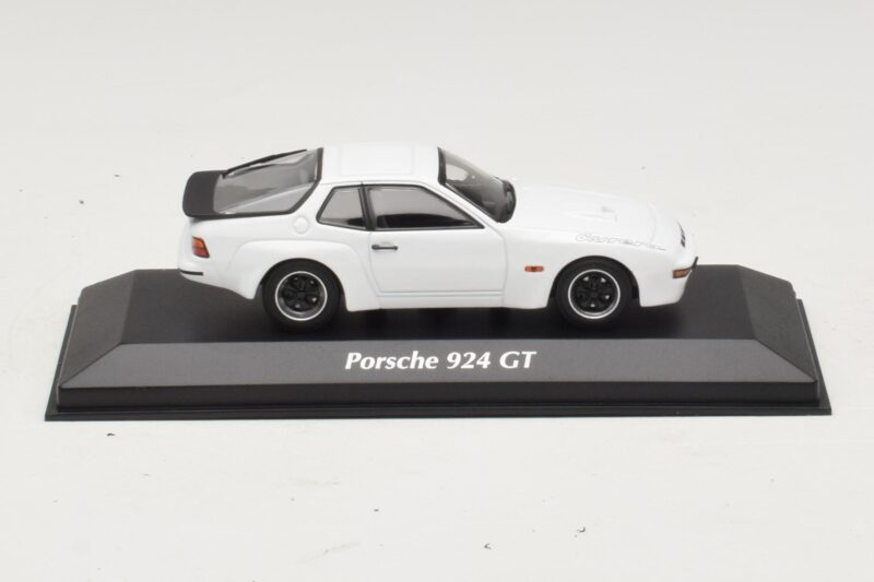 Porsche 924 GT Branco Maxichamps 1:43 Porsche 924 GT Branco Maxichamps 1:43 940066121 Metal
