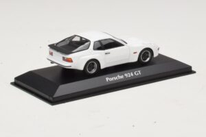 Porsche 924 GT Branco Maxichamps 1:43 940066121 Metal - imagem 2 de 4