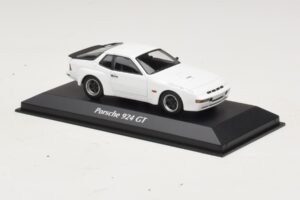Porsche 924 GT Branco Maxichamps 1:43 940066121 Metal - imagem 3 de 4