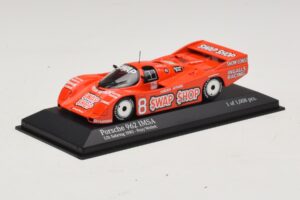 Porsche 962 IMSA #8 A.J. Foyt / B. Wollek 12 Hours of Sebring 1985 Minichamps 1:43 400856508 Metal - imagem 2 de 4