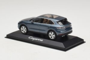 Porsche Cayenne E3 Blue Metallic Minichamps 1:43 WAP0203110J Metal - imagem 3 de 4