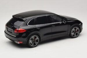 Porsche Cayenne Turbo S 92A Preto Metálico Minichamps 1:18 110062100 Metal - imagem 3 de 8