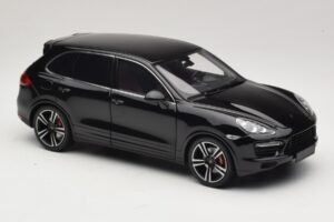Porsche Cayenne Turbo S 92A Preto Metálico Minichamps 1:18 110062100 Metal - imagem 6 de 8