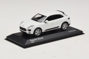 Porsche Macan 95B Branco Minichamps 1:43 410062601 Metal - imagem 2 de 4