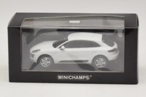 Porsche Macan 95B Branco Minichamps 1:43 410062601 Metal - imagem 4 de 4