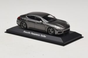 Porsche Panamera 970 Turbo Cinzento Metálico Maxichamps 1:43 940062371 Metal - imagem 3 de 4