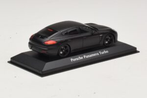 Porsche Panamera 970 Turbo Preto Fosco Maxichamps 1:43 940062370 Metal - imagem 2 de 4