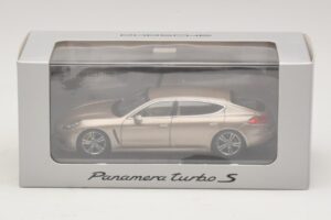 Porsche Panamera 970 Turbo S Bronze Metálico Minichamps 1:43 WAP0200600E Metal - imagem 4 de 4