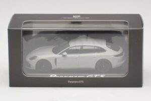 Porsche Panamera GTS 971 Chalk Grey Minichamps 1:43 WAP0207640J Metal - imagem 4 de 4