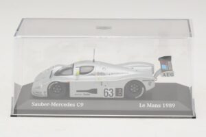 Sauber Mercedes C9 #63 J. Mass / M. Reuter / S. Dickens Winners 24 Hours of Le Mans 1989 Minichamps 1:43 B66041033 Metal - imagem 4 de 5