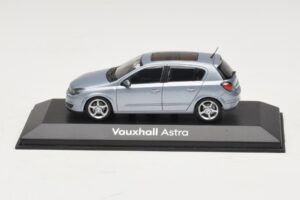 Vauxhall Astra H Sedan Azul Claro Metálico Minichamps 1:43 ASTRA007 Metal