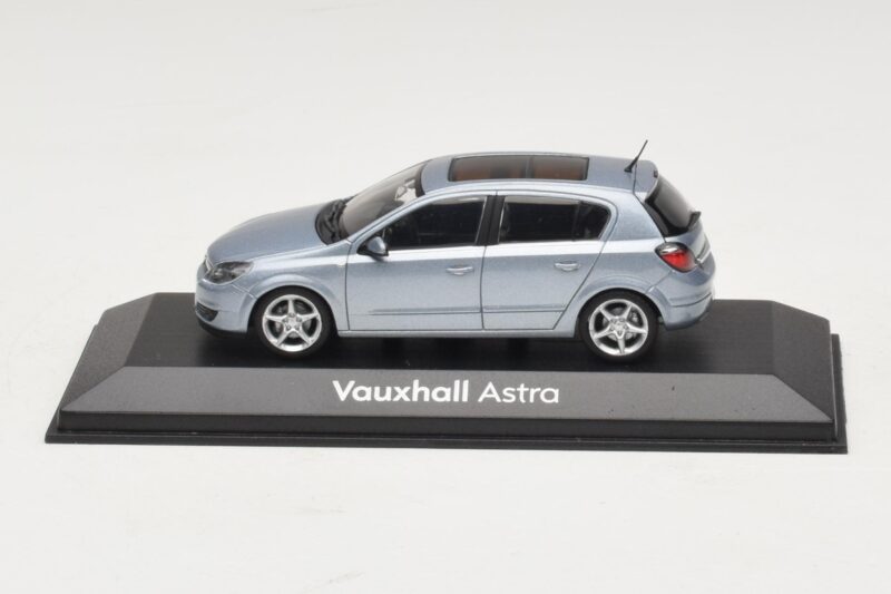 Vauxhall Astra H Sedan Azul Claro Metálico Minichamps 1:43 ASTRA007 Metal