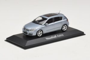 Vauxhall Astra H Sedan Azul Claro Metálico Minichamps 1:43 ASTRA007 Metal - imagem 2 de 4
