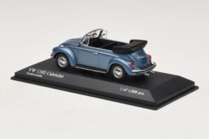 Volkswagen 1302 Cabriolet Azul Metálico Minichamps 1:43 430055042 Metal - imagem 3 de 4