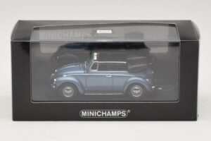 Volkswagen 1302 Cabriolet Azul Metálico Minichamps 1:43 430055042 Metal - imagem 4 de 4