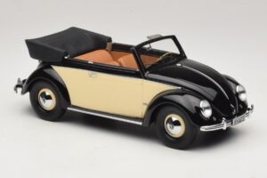 Volkswagen Beetle Cabriolet Preto Creme Minichamps 1:18 107054131 Resina - imagem 4 de 6