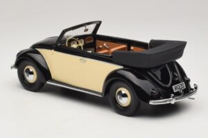 Volkswagen Beetle Cabriolet Preto Creme Minichamps 1:18 107054131 Resina - imagem 5 de 6