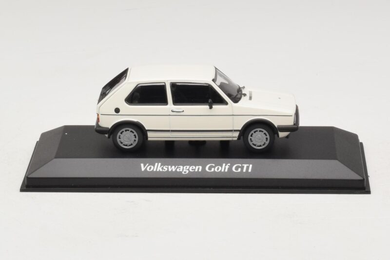 Volkswagen Golf GTI Mk1 Branco Maxichamps 1:43 Volkswagen Golf GTI Mk1 Branco Maxichamps 1:43 940055171 Metal