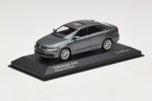 Volkswagen Jetta Mk6 Grey Metallic Minichamps 1:43 400059000 Metal - imagem 2 de 4