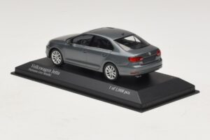 Volkswagen Jetta Mk6 Grey Metallic Minichamps 1:43 400059000 Metal - imagem 3 de 4