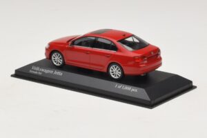 Volkswagen Jetta Mk6 Vermelho Minichamps 1:43 400059001 Metal - imagem 3 de 4
