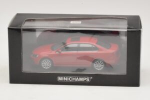 Volkswagen Jetta Mk6 Vermelho Minichamps 1:43 400059001 Metal - imagem 4 de 4