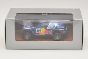 Volkswagen Race Touareg Red Bull #307 Edição Concessionário 2005 Minichamps 1:43 7LO099400PD307 Metal - imagem 5 de 5