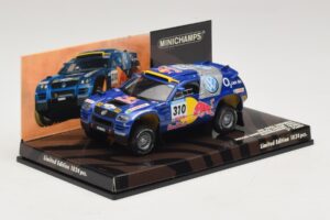 Volkswagen Race Touareg Red Bull #310 J. Kleinschmidt / F. Pons Dakar Rally 2005 Minichamps 1:43 436055310 Metal - imagem 2 de 5