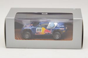 Volkswagen Race Touareg Red Bull #313 Edição Concessionário 2005 Minichamps 1:43 7LO099400PD313 Metal - imagem 4 de 5