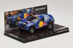 Volkswagen Race Touareg Red Bull Presentation Essen Motor Show 2004 Minichamps 1:43 436045300 Metal - imagem 2 de 5
