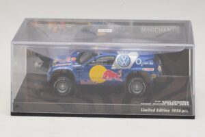 Volkswagen Race Touareg Red Bull Presentation Essen Motor Show 2004 Minichamps 1:43 436045300 Metal - imagem 4 de 5