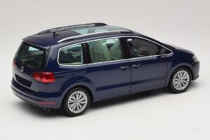 Volkswagen Sharan Blue Metallic Minichamps 1:18 110051000 Metal - imagem 3 de 8