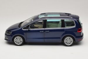 Volkswagen Sharan Blue Metallic Minichamps 1:18 110051000 Metal - imagem 4 de 8