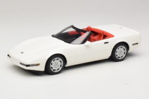 Chevrolet Corvette C4 Descapotável Arctic White GT Spirit 1:18 GT580 Resina