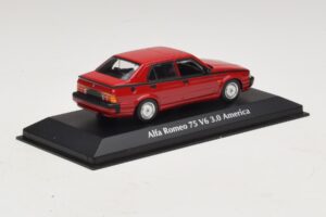Alfa Romeo 75 V6 3.0 America Vermelho Maxichamps 1:43 940120461 Metal - imagem 2 de 5