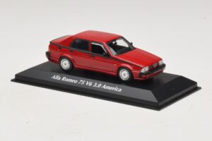 Alfa Romeo 75 V6 3.0 America Vermelho Maxichamps 1:43 940120461 Metal - imagem 3 de 5
