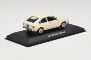 Alfa Romeo Alfasud Branco Maxichamps 1:43 940120101 Metal - imagem 2 de 5