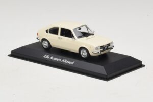 Alfa Romeo Alfasud Branco Maxichamps 1:43 940120101 Metal - imagem 3 de 5