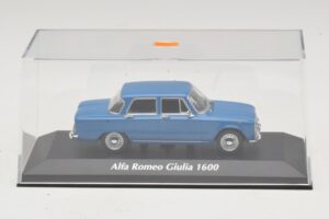 Alfa Romeo Giulia 1600 Azul Maxichamps 1:43 940120900 Metal - imagem 4 de 5