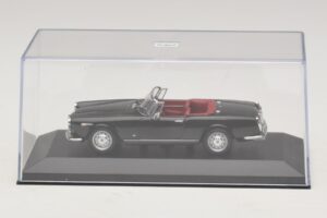 Alfa Romeo Giulia Spider Preto Minichamps 1:43 400120730 Metal - imagem 4 de 5
