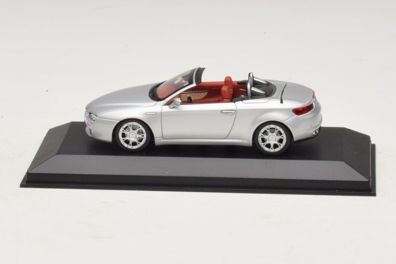 Alfa Romeo Giulia Spider Prateado Minichamps 1:43 400120731 Metal