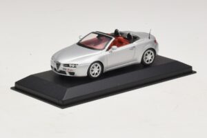 Alfa Romeo Giulia Spider Prateado Minichamps 1:43 400120731 Metal - imagem 2 de 5