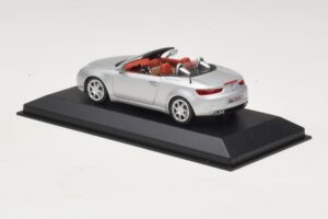 Alfa Romeo Giulia Spider Prateado Minichamps 1:43 400120731 Metal - imagem 3 de 5
